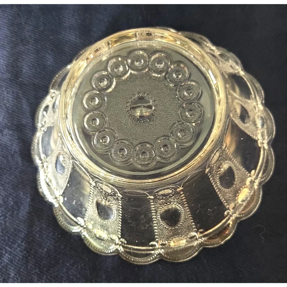Berry Bowl Early American Pressed Glass Jewel and Teardrop Scalloped Rim Arches